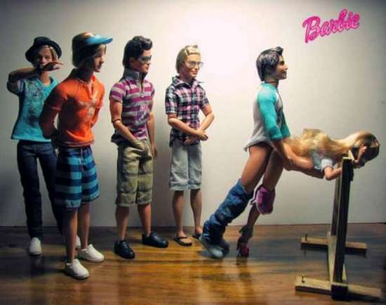 viol in grup cu Barbie